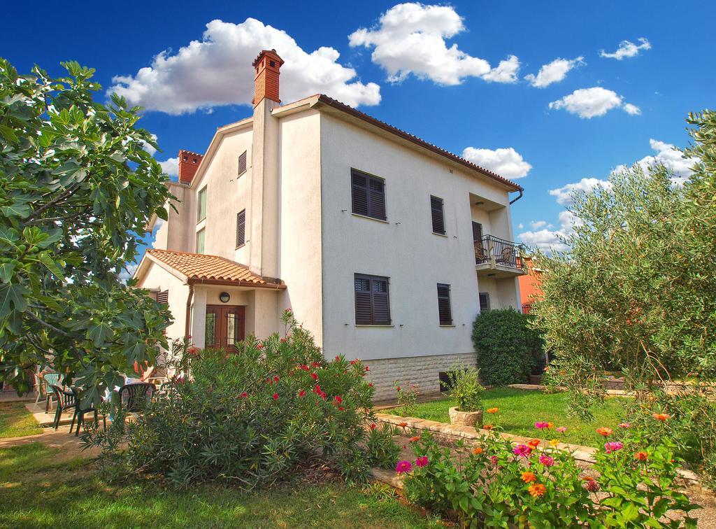 Apartments Nera Fazana Exterior photo